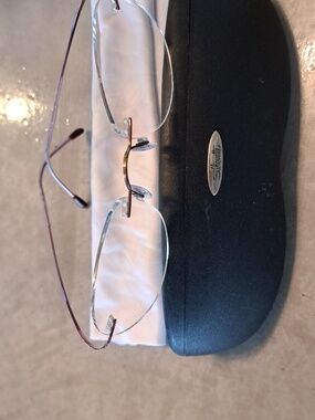 Silhouette 7395 17-49 Titanium rimless eyeglasses. Rose/gold. New Condition.